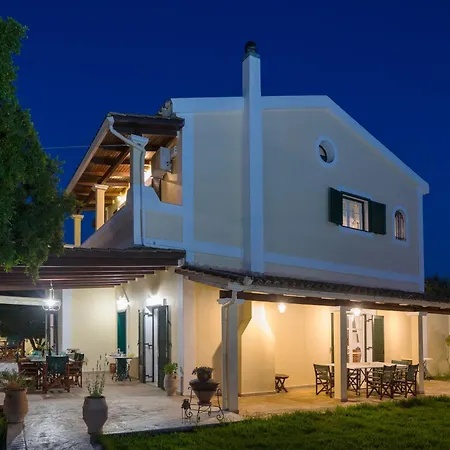 Alkis - Spacious Pool Retreat *