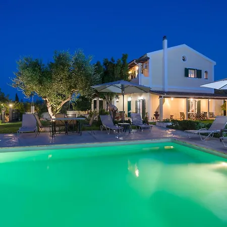 Alkis - Spacious Pool Retreat