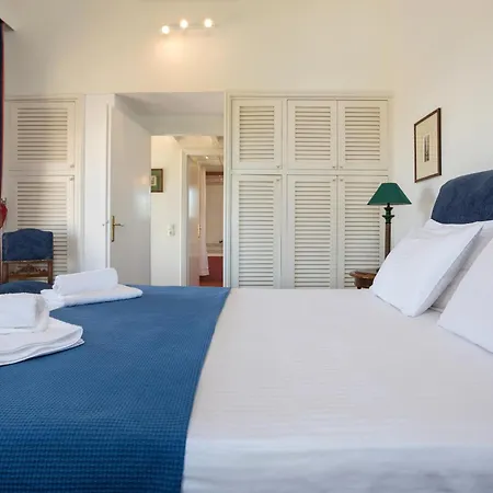 Alkis - Spacious Pool Retreat *