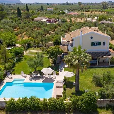 Alkis - Spacious Pool Retreat *