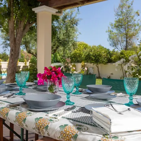 Villa Alkis - Spacious Pool Retreat Vanato