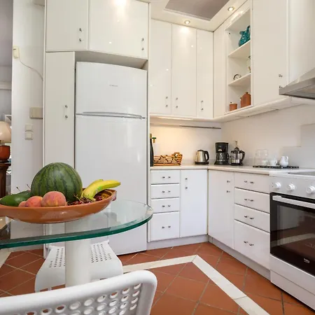 Villa Alkis - Spacious Pool Retreat Vanato