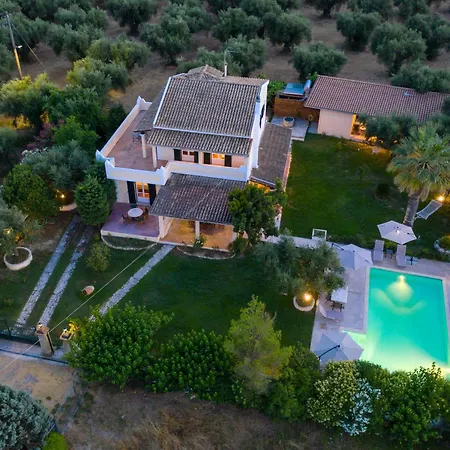 Alkis - Spacious Pool Retreat Villa