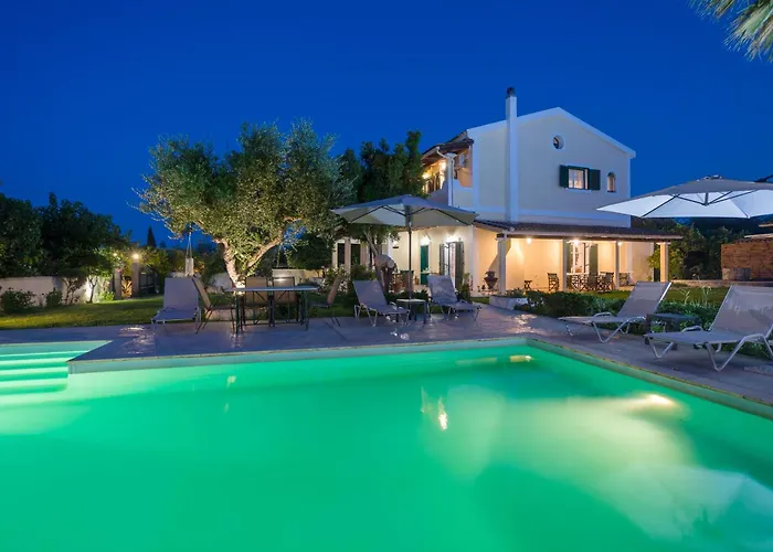 Alkis - Spacious Pool Retreat