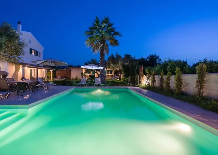 Alkis - Spacious Pool Retreat