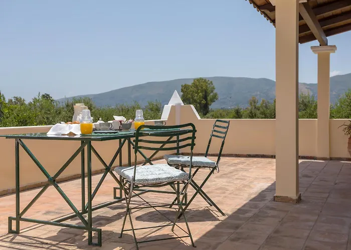 Alkis - Spacious Pool Retreat *