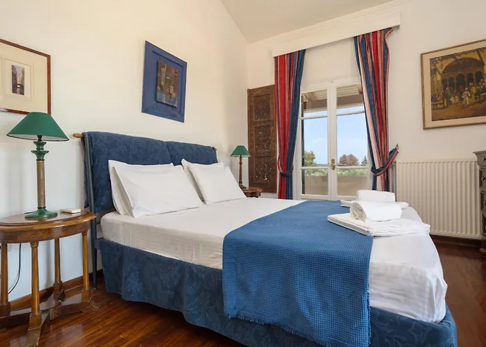 Alkis - Spacious Pool Retreat *