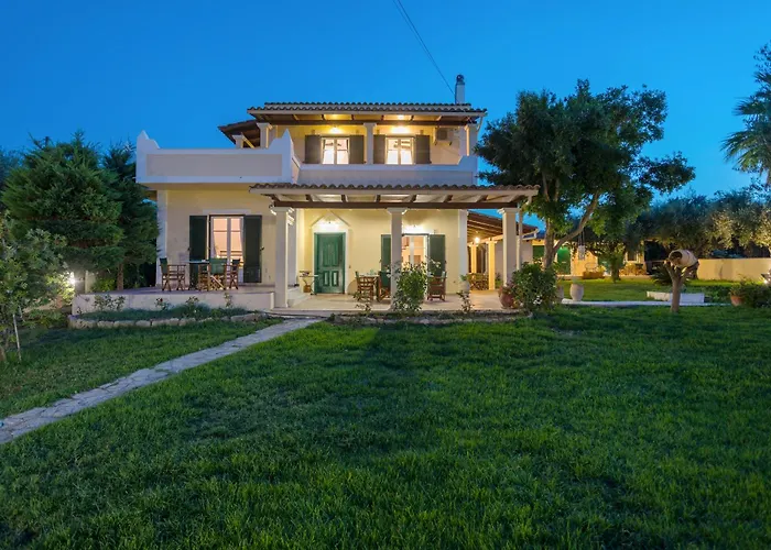 Alkis - Spacious Pool Retreat Vanato