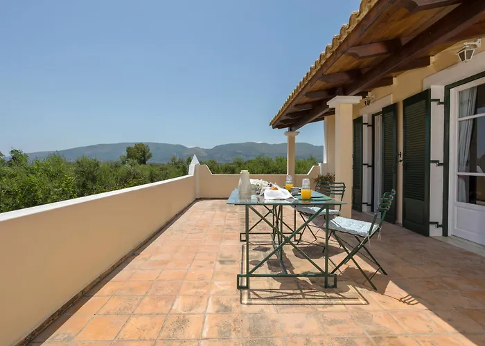 Alkis - Spacious Pool Retreat * Vanato