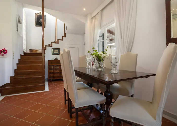 Alkis - Spacious Pool Retreat 别墅