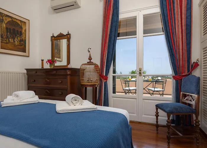 Alkis - Spacious Pool Retreat