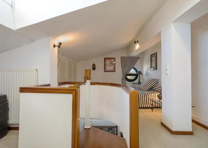 Alkis - Spacious Pool Retreat Vanato