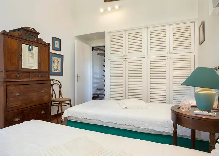 Alkis - Spacious Pool Retreat Willa *