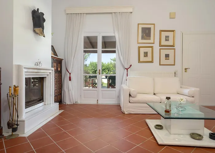 Alkis - Spacious Pool Retreat * Vanato