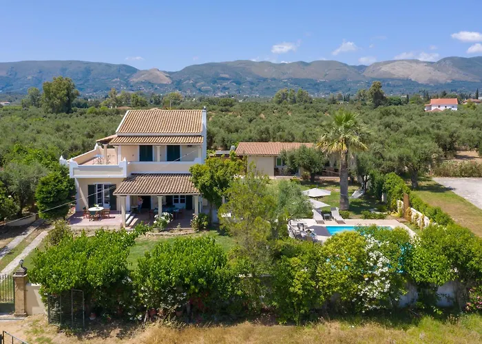 Willa Alkis - Spacious Pool Retreat