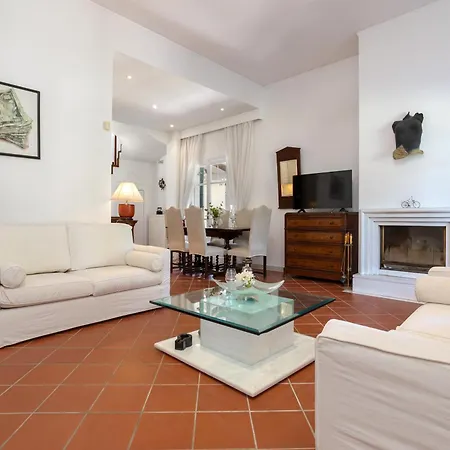 Alkis - Spacious Pool Retreat * Vanato