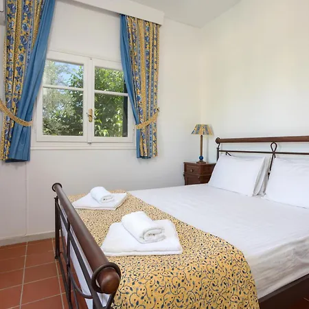 Villa Alkis - Spacious Pool Retreat Vanato